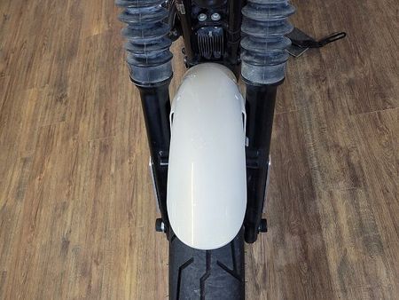 ハーレーダビッドソン XL883R XL883RI・バッテリー新品・LEDヘッドライト・オーリンズサス・極小ウインカー・チンス 34