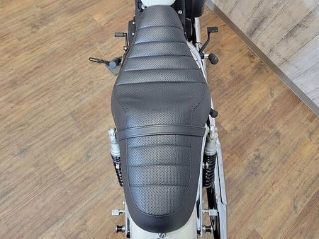 ハーレーダビッドソン XL883R XL883RI・バッテリー新品・LEDヘッドライト・オーリンズサス・極小ウインカー・チンス 38