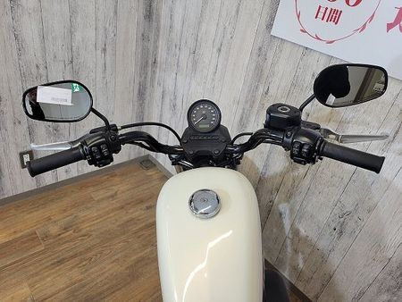ハーレーダビッドソン XL883R XL883RI・バッテリー新品・LEDヘッドライト・オーリンズサス・極小ウインカー・チンス 40