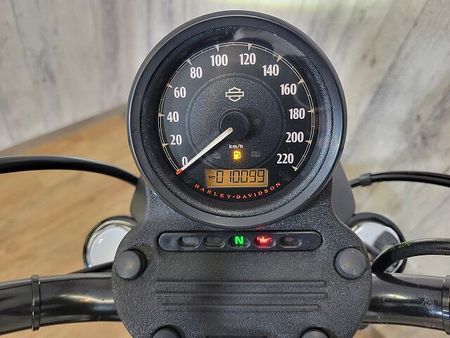 ハーレーダビッドソン XL883R XL883RI・バッテリー新品・LEDヘッドライト・オーリンズサス・極小ウインカー・チンス 8