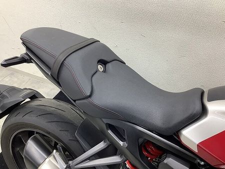 ホンダ CB1000R (2018-) CB1000R キー2本 ETC1.0・グリップヒーター・クイックシフター標準装備車両 32