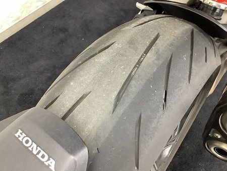 ホンダ CB1000R (2018-) CB1000R キー2本 ETC1.0・グリップヒーター・クイックシフター標準装備車両 35