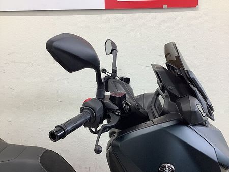 ヤマハ XMAX 250 XMAX アクセサリーバー・ローダウンサス・バックレスト・スモークウインカーレンズ装備車両 12