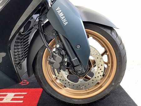 ヤマハ XMAX 250 XMAX アクセサリーバー・ローダウンサス・バックレスト・スモークウインカーレンズ装備車両 14