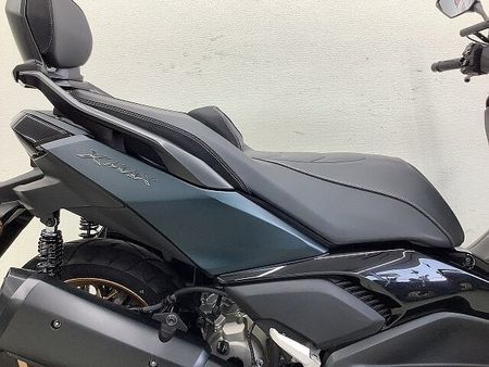 ヤマハ XMAX 250 XMAX アクセサリーバー・ローダウンサス・バックレスト・スモークウインカーレンズ装備車両 16