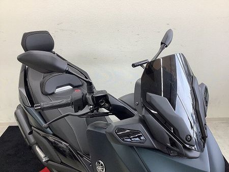 ヤマハ XMAX 250 XMAX アクセサリーバー・ローダウンサス・バックレスト・スモークウインカーレンズ装備車両 18