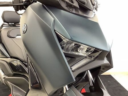ヤマハ XMAX 250 XMAX アクセサリーバー・ローダウンサス・バックレスト・スモークウインカーレンズ装備車両 20