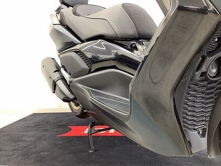 ヤマハ XMAX 250 XMAX アクセサリーバー・ローダウンサス・バックレスト・スモークウインカーレンズ装備車両 21