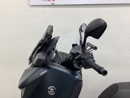 ヤマハ XMAX 250 XMAX アクセサリーバー・ローダウンサス・バックレスト・スモークウインカーレンズ装備車両 31