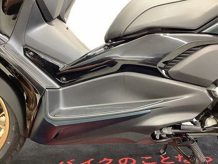ヤマハ XMAX 250 XMAX アクセサリーバー・ローダウンサス・バックレスト・スモークウインカーレンズ装備車両 34