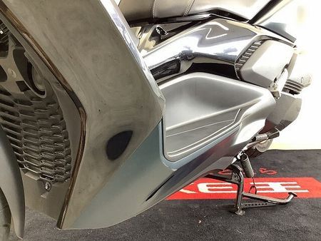 ヤマハ XMAX 250 XMAX アクセサリーバー・ローダウンサス・バックレスト・スモークウインカーレンズ装備車両 40
