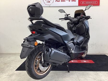 ヤマハ XMAX 250 XMAX アクセサリーバー・ローダウンサス・バックレスト・スモークウインカーレンズ装備車両 5