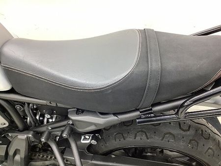 ヤマハ XSR700 XSR700 グリップヒーター・リアキャリア・フロントショートスクリーン装備車両 37