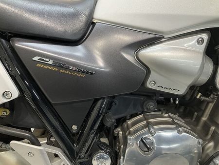 ホンダ CB1300スーパーボルドール CB1300スーパーボルドール◆2007年モデル◆フェンダーレス◆エンジンスライダー!! 32