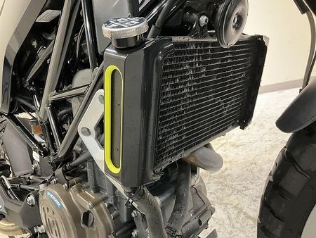 ハスクバーナ SVARTPILEN 401 スヴァルトピレン401◆2019年モデル◆バーエンドミラー!! 30