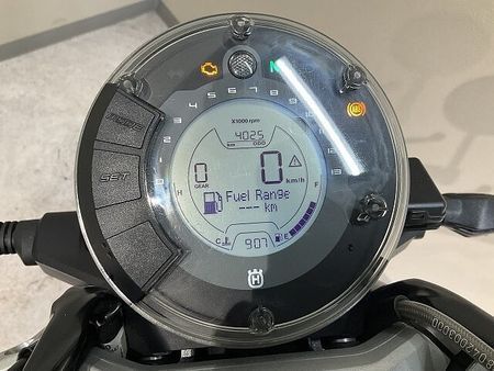 ハスクバーナ SVARTPILEN 401 スヴァルトピレン401◆2019年モデル◆バーエンドミラー!! 10