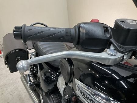 トライアンフ BONNEVILLE T100 ボンネビルT100◆2022年モデル◆トライアンフ純正リアバッグ◆ショートバイザー!! 18