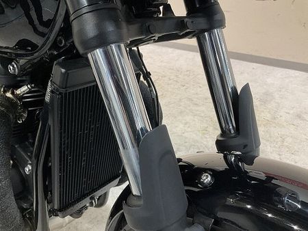 トライアンフ BONNEVILLE T100 ボンネビルT100◆2022年モデル◆トライアンフ純正リアバッグ◆ショートバイザー!! 22