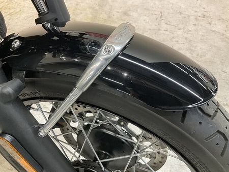 トライアンフ BONNEVILLE T100 ボンネビルT100◆2022年モデル◆トライアンフ純正リアバッグ◆ショートバイザー!! 23
