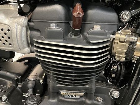 トライアンフ BONNEVILLE T100 ボンネビルT100◆2022年モデル◆トライアンフ純正リアバッグ◆ショートバイザー!! 29