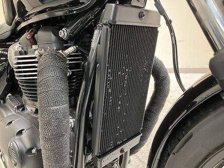 トライアンフ BONNEVILLE T100 ボンネビルT100◆2022年モデル◆トライアンフ純正リアバッグ◆ショートバイザー!! 33