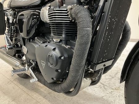 トライアンフ BONNEVILLE T100 ボンネビルT100◆2022年モデル◆トライアンフ純正リアバッグ◆ショートバイザー!! 34