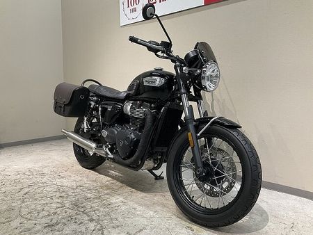 トライアンフ BONNEVILLE T100 ボンネビルT100◆2022年モデル◆トライアンフ純正リアバッグ◆ショートバイザー!! 4