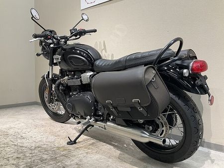 トライアンフ BONNEVILLE T100 ボンネビルT100◆2022年モデル◆トライアンフ純正リアバッグ◆ショートバイザー!! 7
