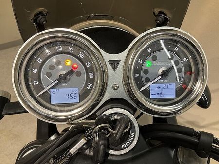 トライアンフ BONNEVILLE T100 ボンネビルT100◆2022年モデル◆トライアンフ純正リアバッグ◆ショートバイザー!! 9