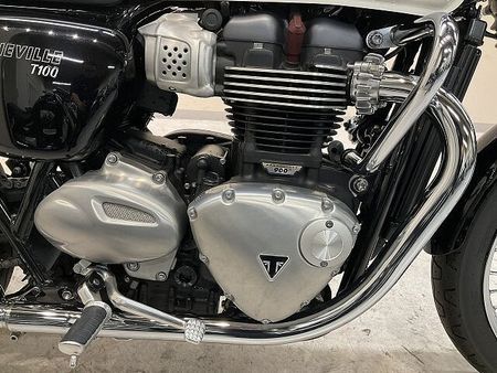 トライアンフ BONNEVILLE T100 ボンネビルT100◆2017年モデル◆リアキャリア◆エンジンガード!! 25