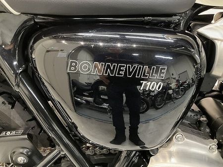 トライアンフ BONNEVILLE T100 ボンネビルT100◆2017年モデル◆リアキャリア◆エンジンガード!! 33