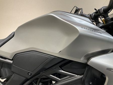 ホンダ CB250R CB250R◆2019年モデル!ワンオーナー◆前後ドライブレコーダー◆リアキャリア◆ショー 24