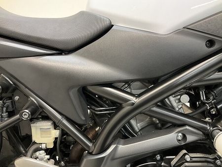 スズキ SV650 SV650◆2019年モデル◆アグラス製エンジンスライダー◆フェンダーレス◆グリップヒータ 30