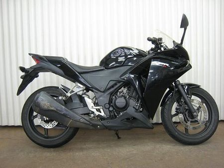ホンダ CBR250R (2011-) 原付から大型車まで新車・中古車を多数取り揃えています!ウェビックを見たと言って下さい! 1