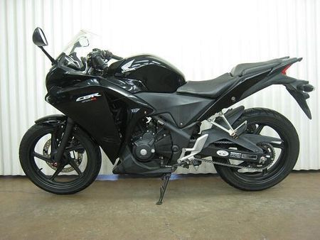 ホンダ CBR250R (2011-) 原付から大型車まで新車・中古車を多数取り揃えています!ウェビックを見たと言って下さい! 2
