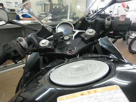 ホンダ CBR250R (2011-) 原付から大型車まで新車・中古車を多数取り揃えています!ウェビックを見たと言って下さい! 25