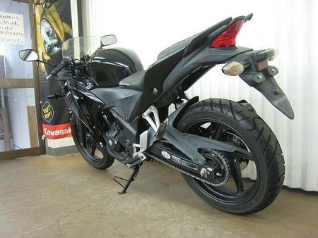 ホンダ CBR250R (2011-) 原付から大型車まで新車・中古車を多数取り揃えています!ウェビックを見たと言って下さい! 4