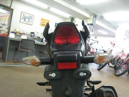 ホンダ CBR250R (2011-) 原付から大型車まで新車・中古車を多数取り揃えています!ウェビックを見たと言って下さい! 33
