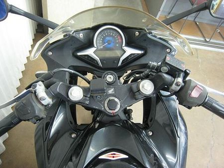 ホンダ CBR250R (2011-) 原付から大型車まで新車・中古車を多数取り揃えています!ウェビックを見たと言って下さい! 8