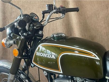 ホンダ CB350 CBナナハンから3年、独自のOHC空冷4気筒を中型ミドルクラスで登場させた世界初の4気筒! 12