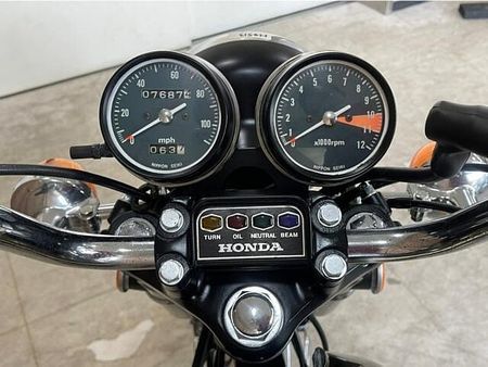 ホンダ CB350 CBナナハンから3年、独自のOHC空冷4気筒を中型ミドルクラスで登場させた世界初の4気筒! 8