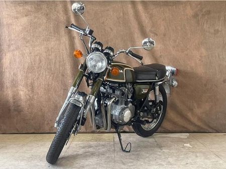 ホンダ CB350 CBナナハンから3年、独自のOHC空冷4気筒を中型ミドルクラスで登場させた世界初の4気筒! 10