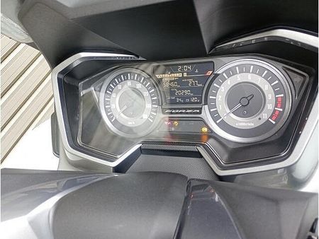 ホンダ フォルツァ 距離もまずまずまだまだ元気、ホンダが誇るフラッグシップスクーター 10