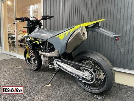 ハスクバーナ 701 SUPERMOTO 32