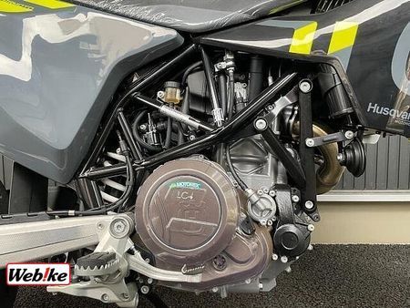 ハスクバーナ 701 SUPERMOTO 37