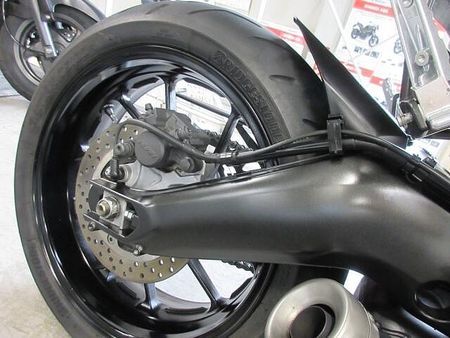 ヤマハ XSR900 ご来店日時(3日先まで)が確定していれば無料にて取り置きさせていただきます。 13