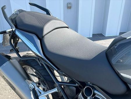 BMW R1250R ご自宅迄の配送料全国どこでも¥22,000円(税込)で、お届け可能です。※離島は除く 12