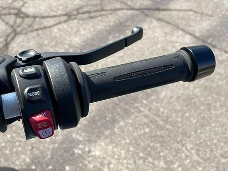 BMW R1250R ご自宅迄の配送料全国どこでも¥22,000円(税込)で、お届け可能です。※離島は除く 15