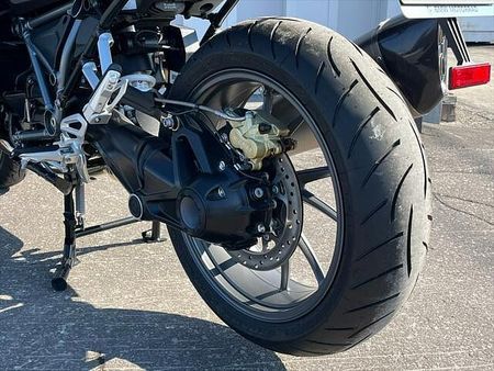 BMW R1250R ご自宅迄の配送料全国どこでも¥22,000円(税込)で、お届け可能です。※離島は除く 26