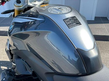 BMW R1250R ご自宅迄の配送料全国どこでも¥22,000円(税込)で、お届け可能です。※離島は除く 28